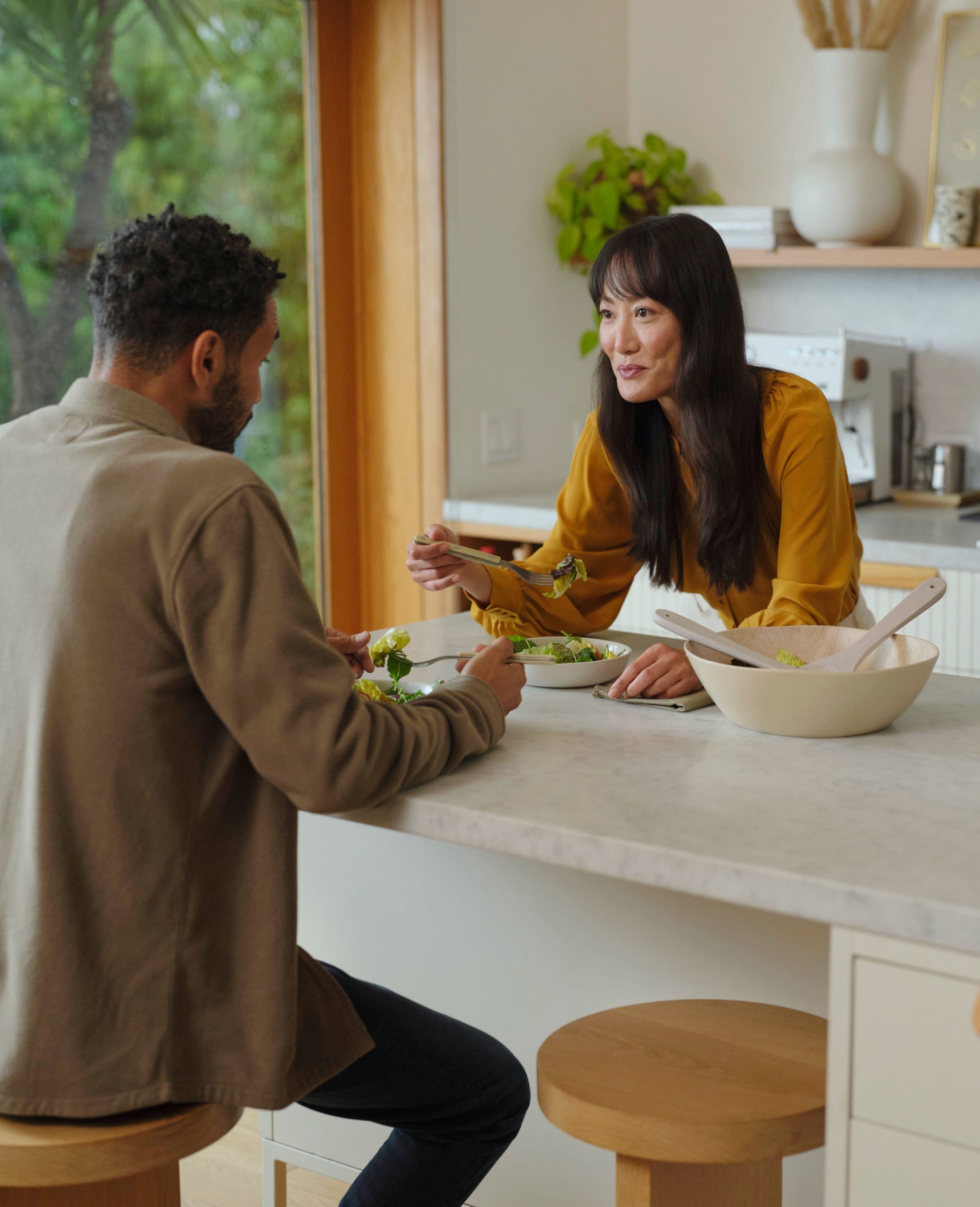 couple sharing food